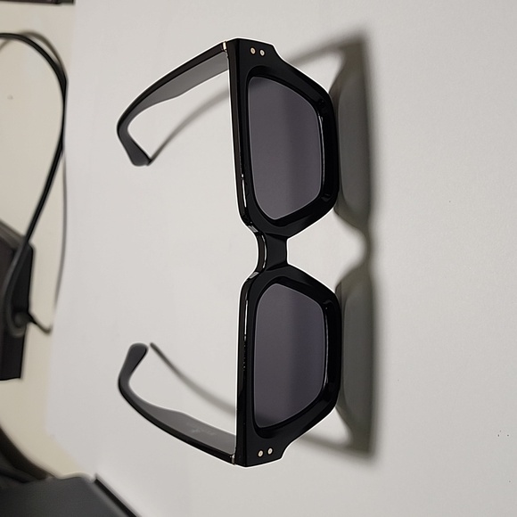 Sunglasses - Picture 3 of 5